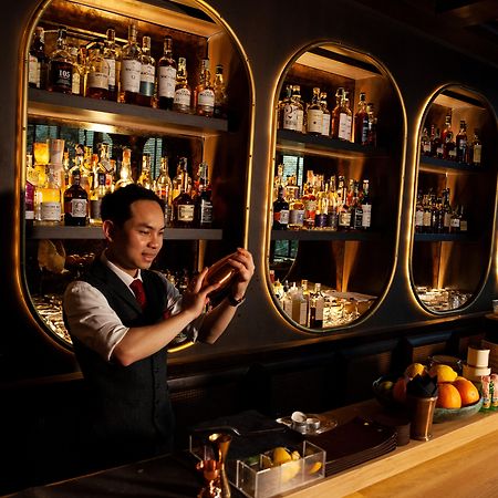 Muu Bangkok, Small Luxury Hotels Of The World Экстерьер фото The Bar at The Mira Hong Kong