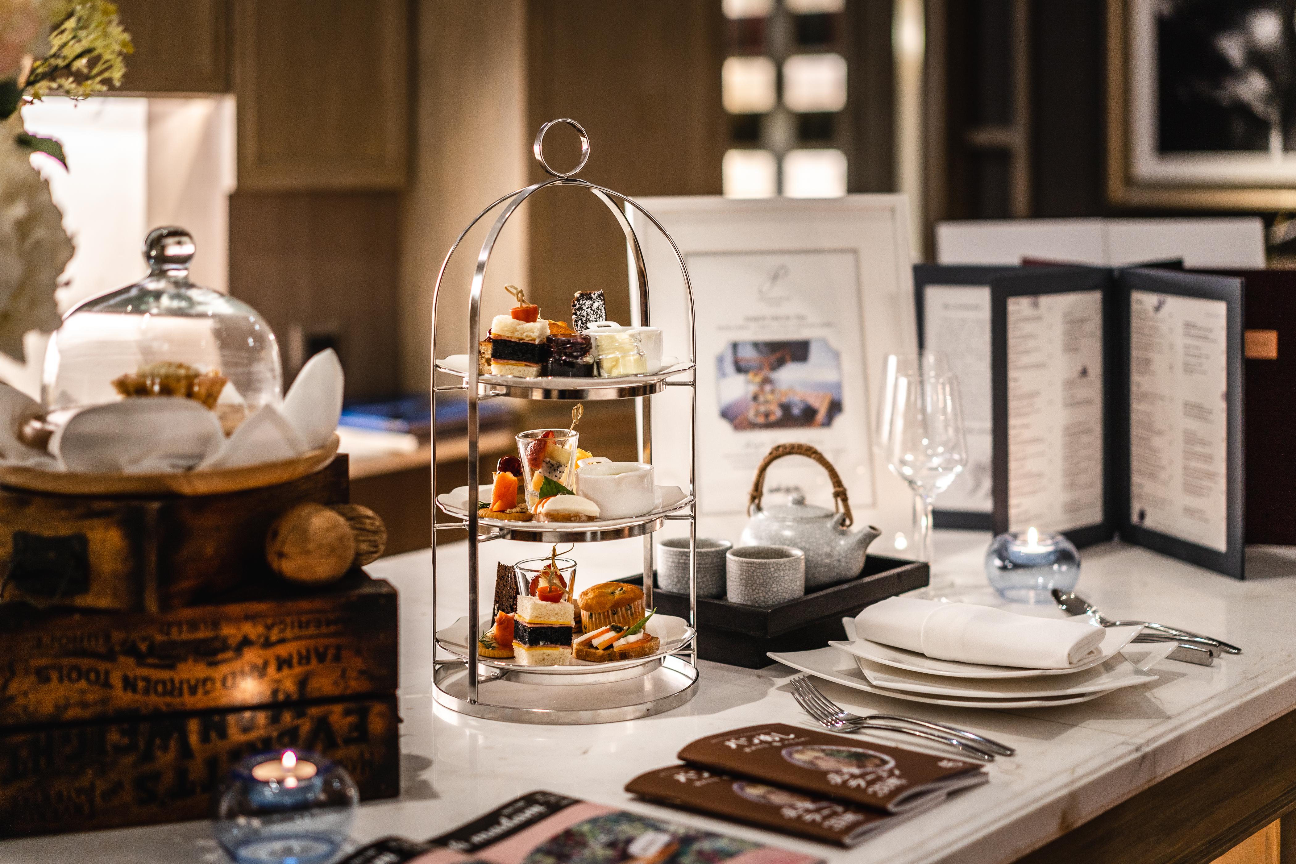 Muu Bangkok, Small Luxury Hotels Of The World Экстерьер фото Afternoon tea at The Ritz-Carlton, Hong Kong