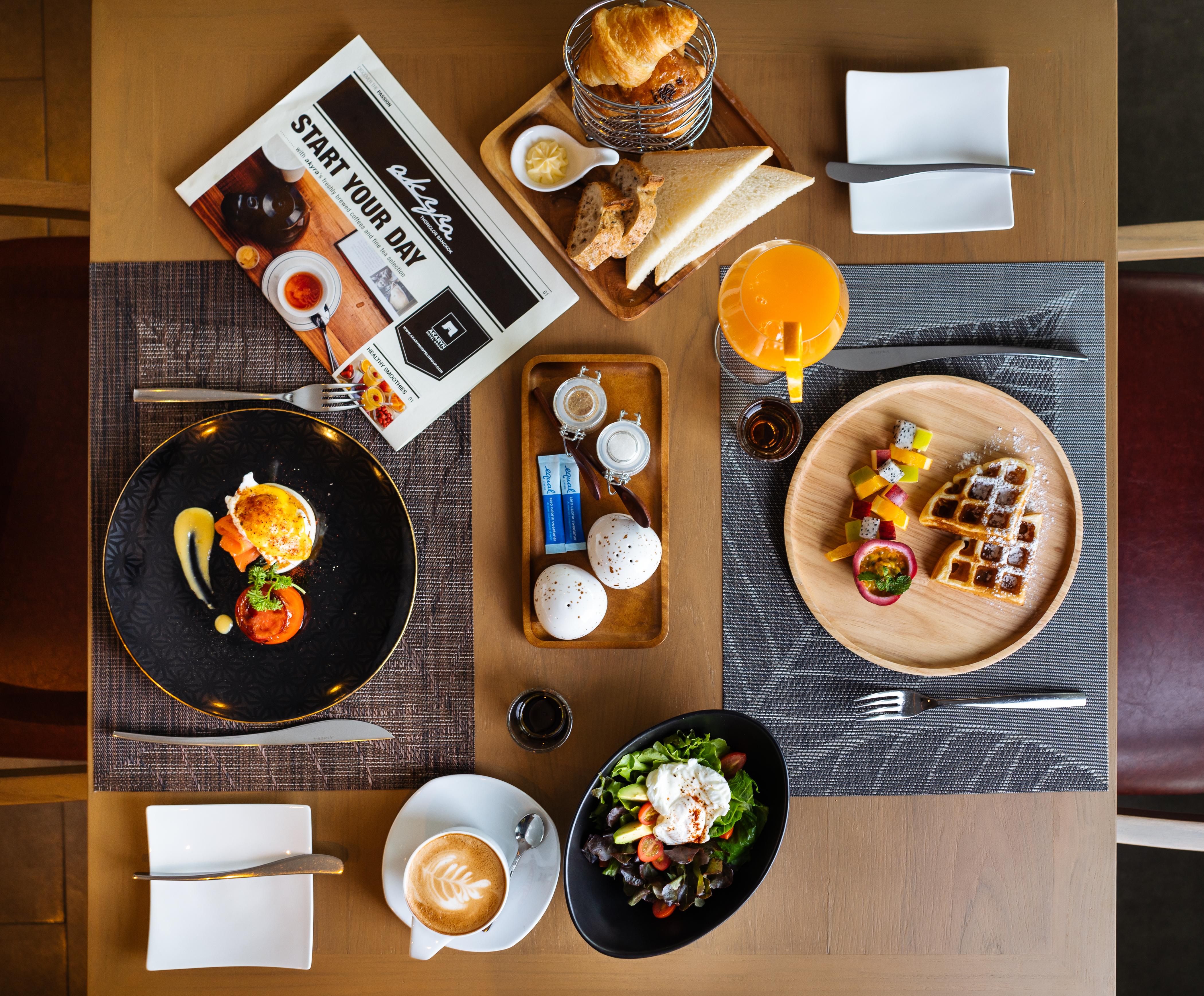 Muu Bangkok, Small Luxury Hotels Of The World Экстерьер фото Breakfast at the hotel