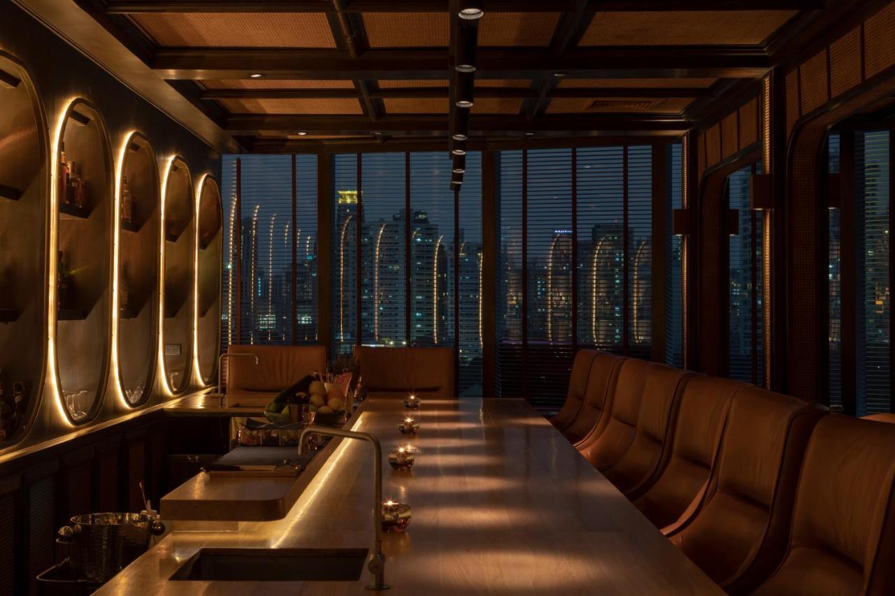 Muu Bangkok, Small Luxury Hotels Of The World Экстерьер фото The 360° Bar