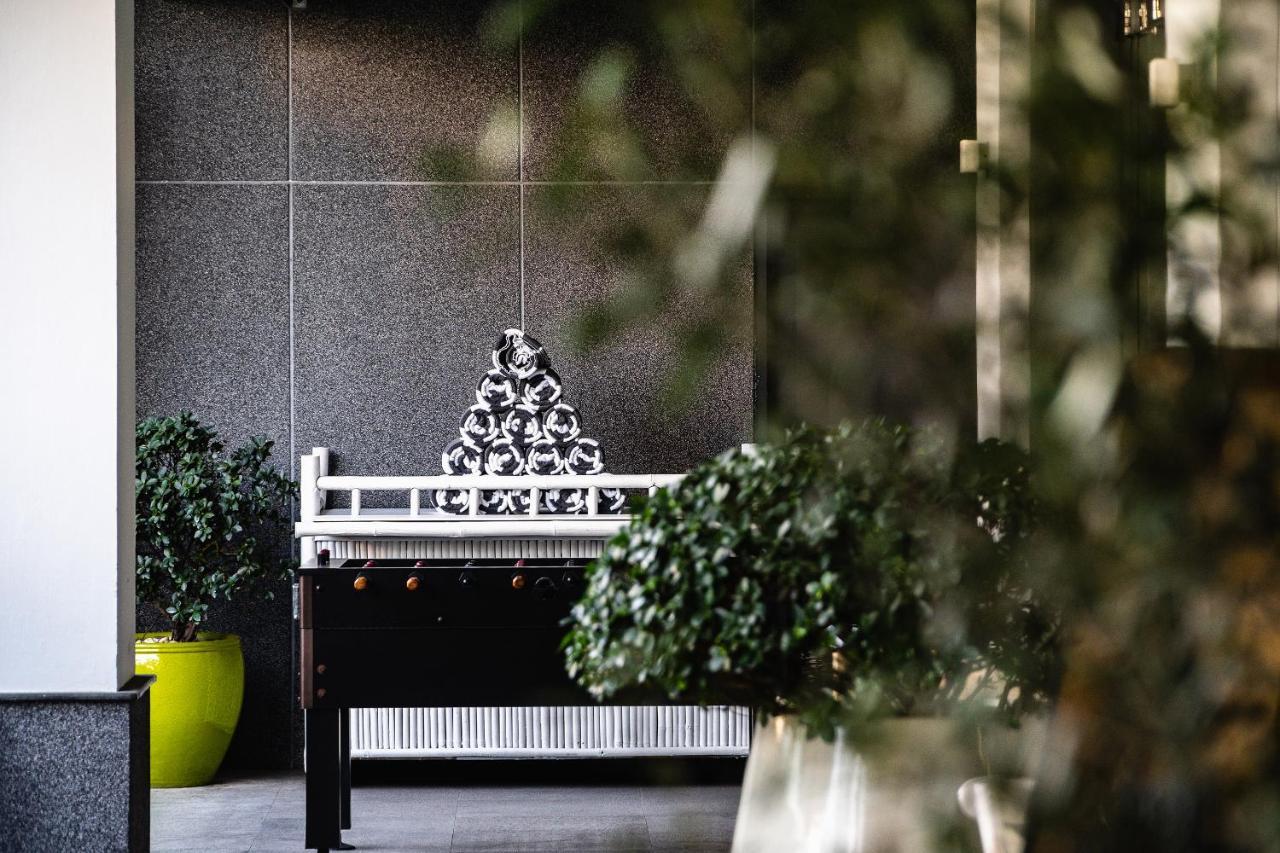 Muu Bangkok, Small Luxury Hotels Of The World Экстерьер фото A small shrine to the kami of the hotel