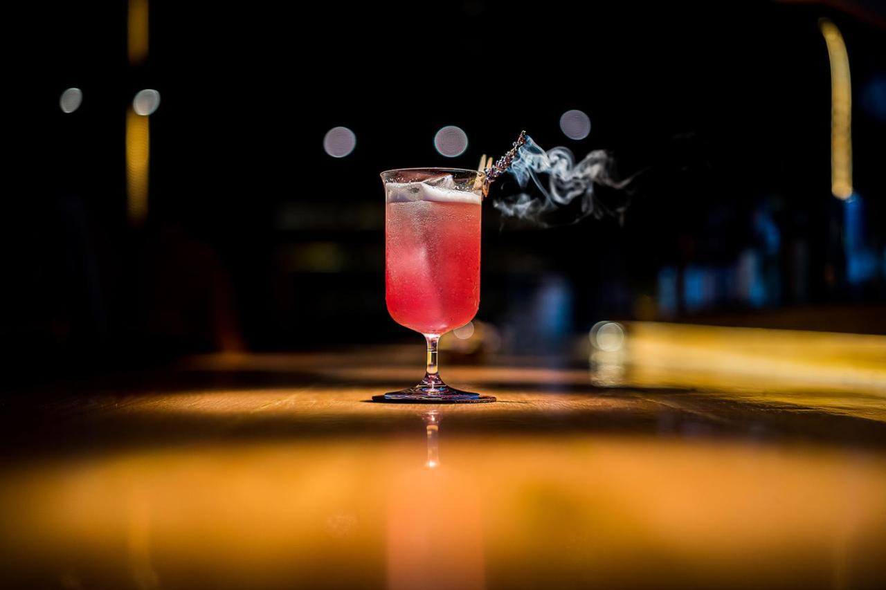 Muu Bangkok, Small Luxury Hotels Of The World Экстерьер фото A Pink Lady cocktail