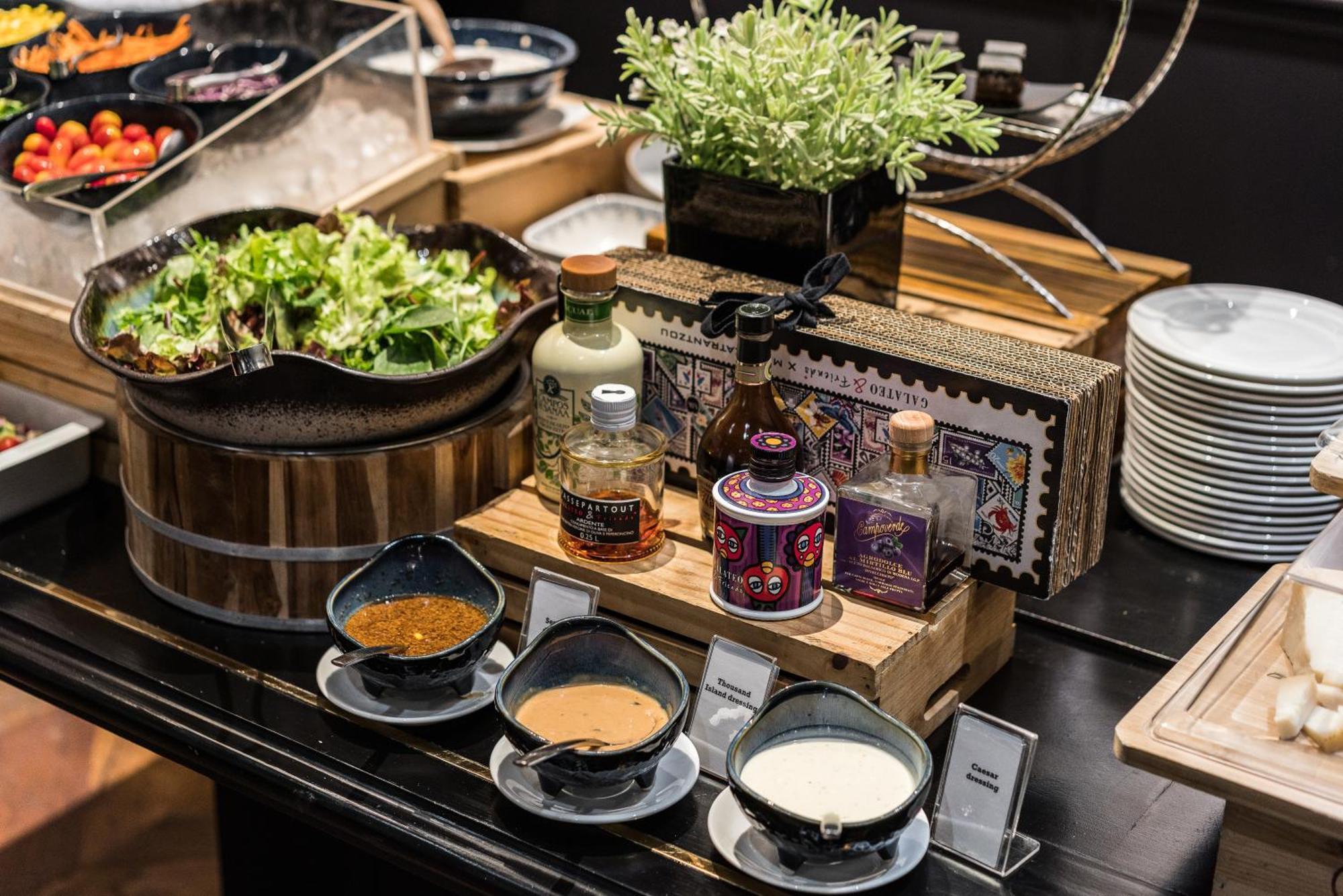 Muu Bangkok, Small Luxury Hotels Of The World Экстерьер фото Salad bar