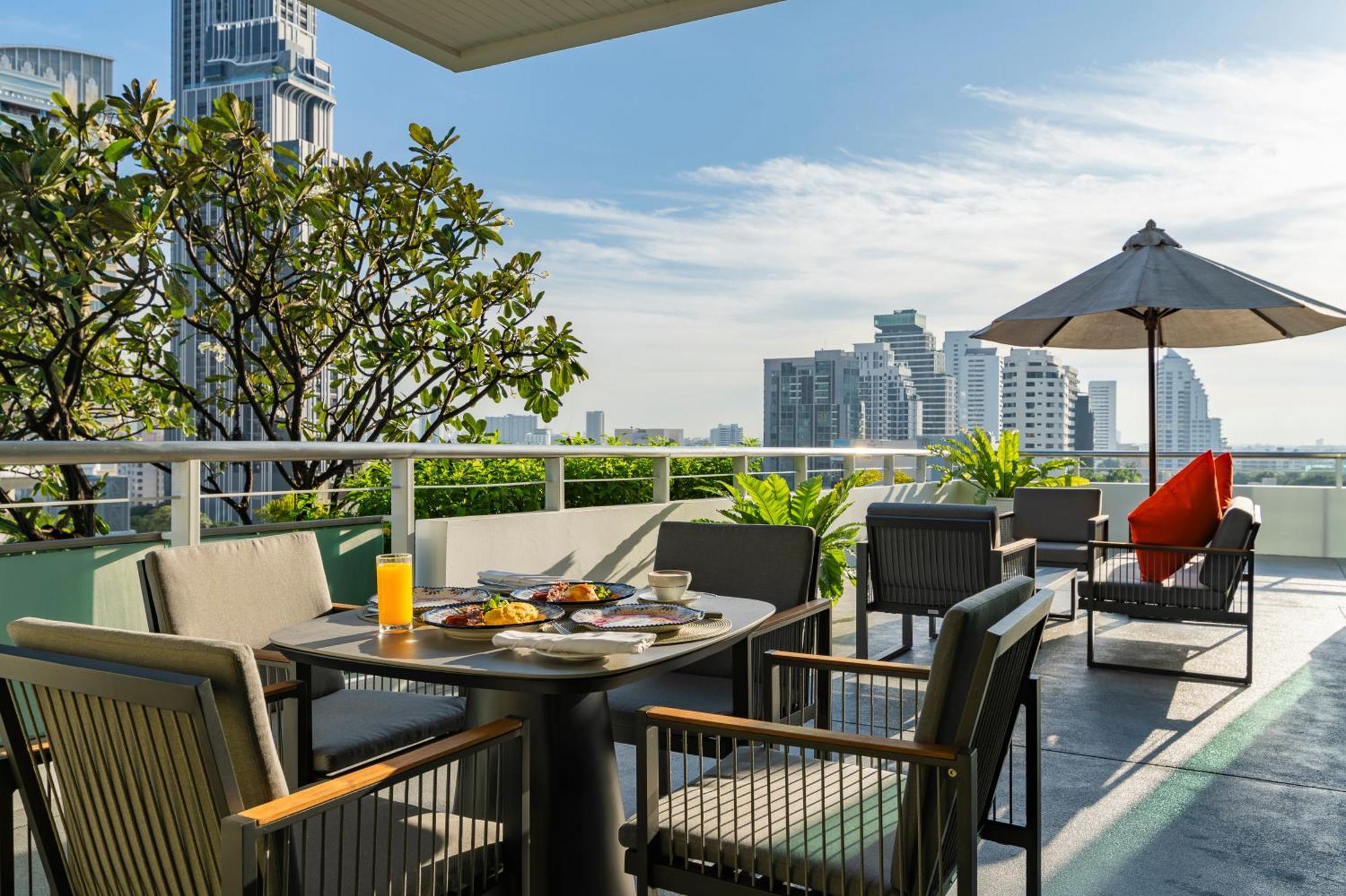 Muu Bangkok, Small Luxury Hotels Of The World Экстерьер фото The 360-degree view from the rooftop bar