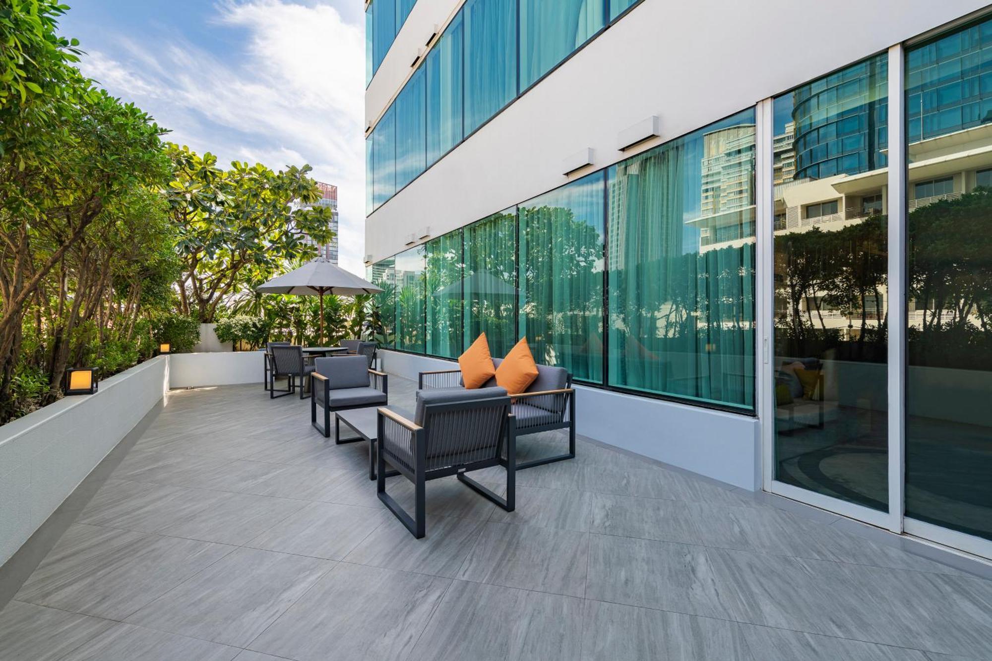 Muu Bangkok, Small Luxury Hotels Of The World Экстерьер фото The Terrace at the hotel